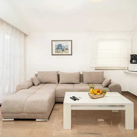 Al Mar On Bilotinjak Apartamento Nin