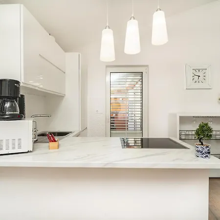 Al Mar On Bilotinjak Apartamento